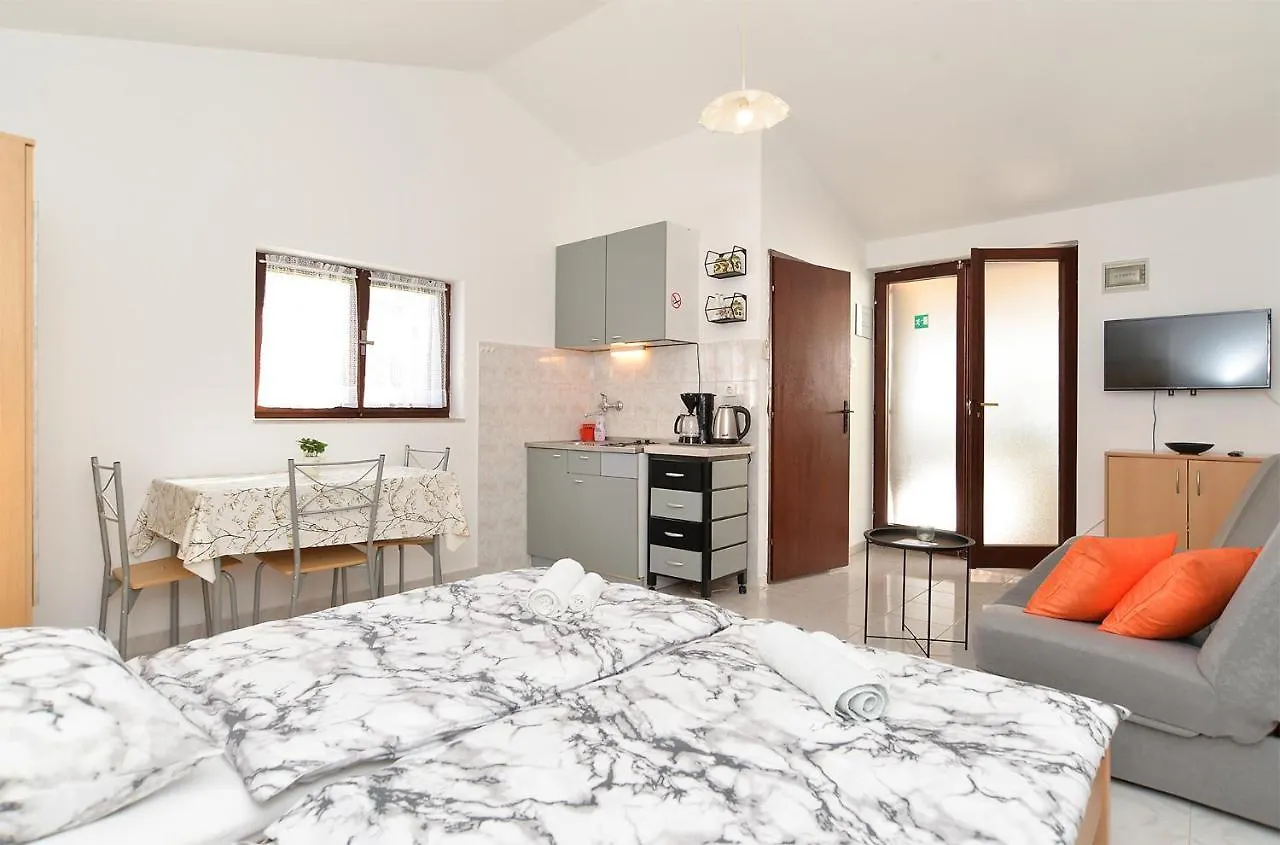 Apartment Ivan 535 Пула