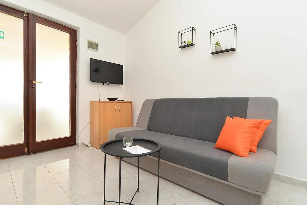 Apartment Ivan 535 Пула