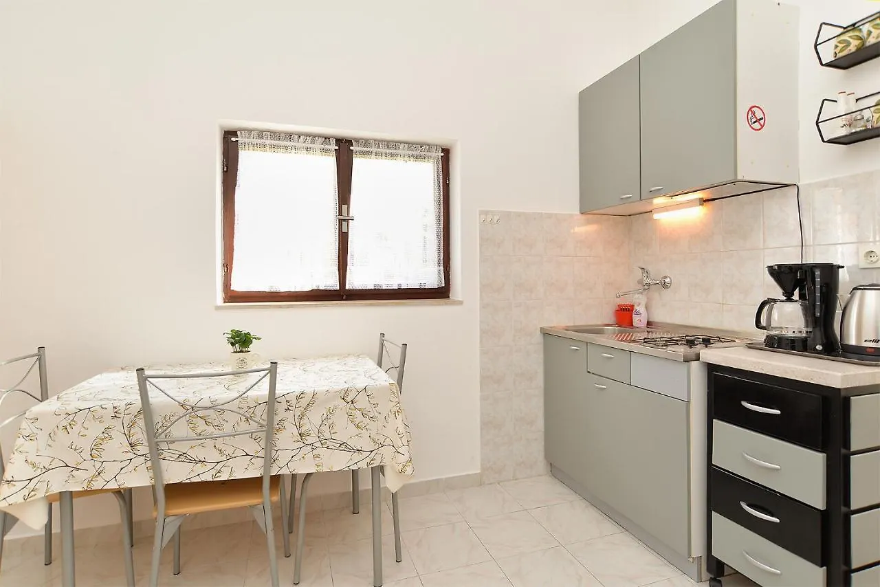 Apartment Ivan 535 Пула